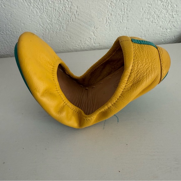Tieks Flats Women’s Size 7 Flats Mustard Yellow Leather Cushioned Foldable - Picture 5 of 7